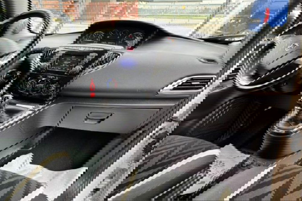 Lancia Ypsilon usata a Latina (9)