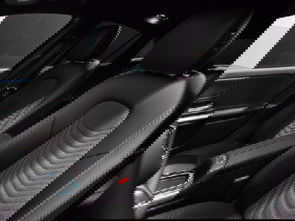 Mercedes-Benz EQA nuova a Macerata (13)