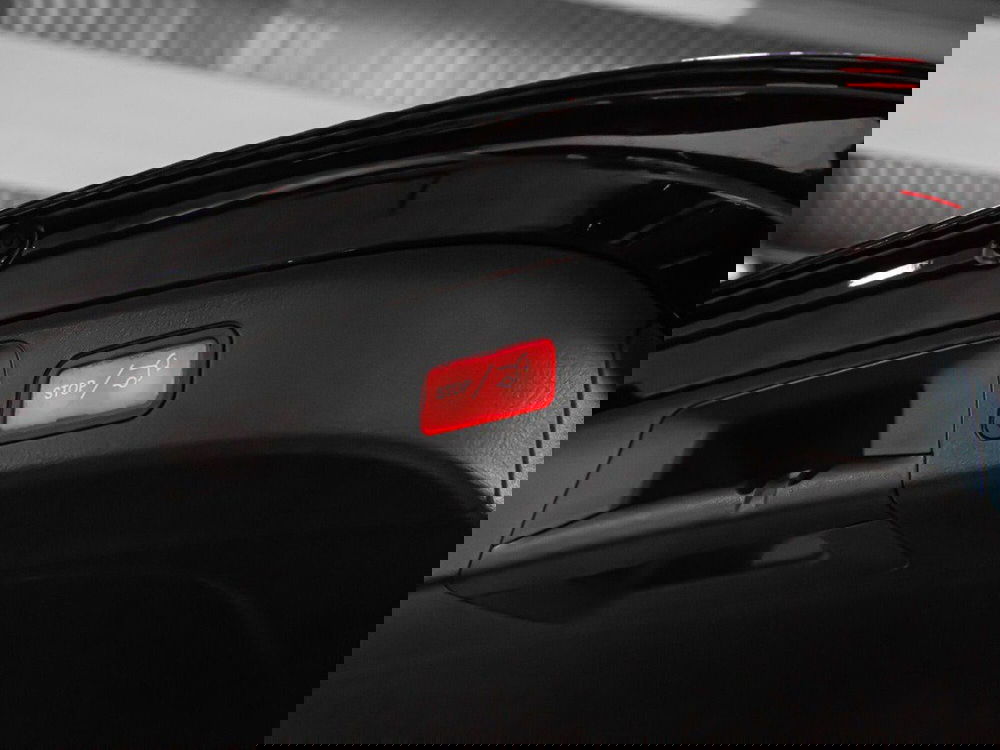 Mercedes-Benz EQA nuova a Macerata (19)