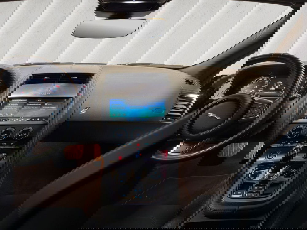 Jaguar F-Type Coupé usata a Milano (4)