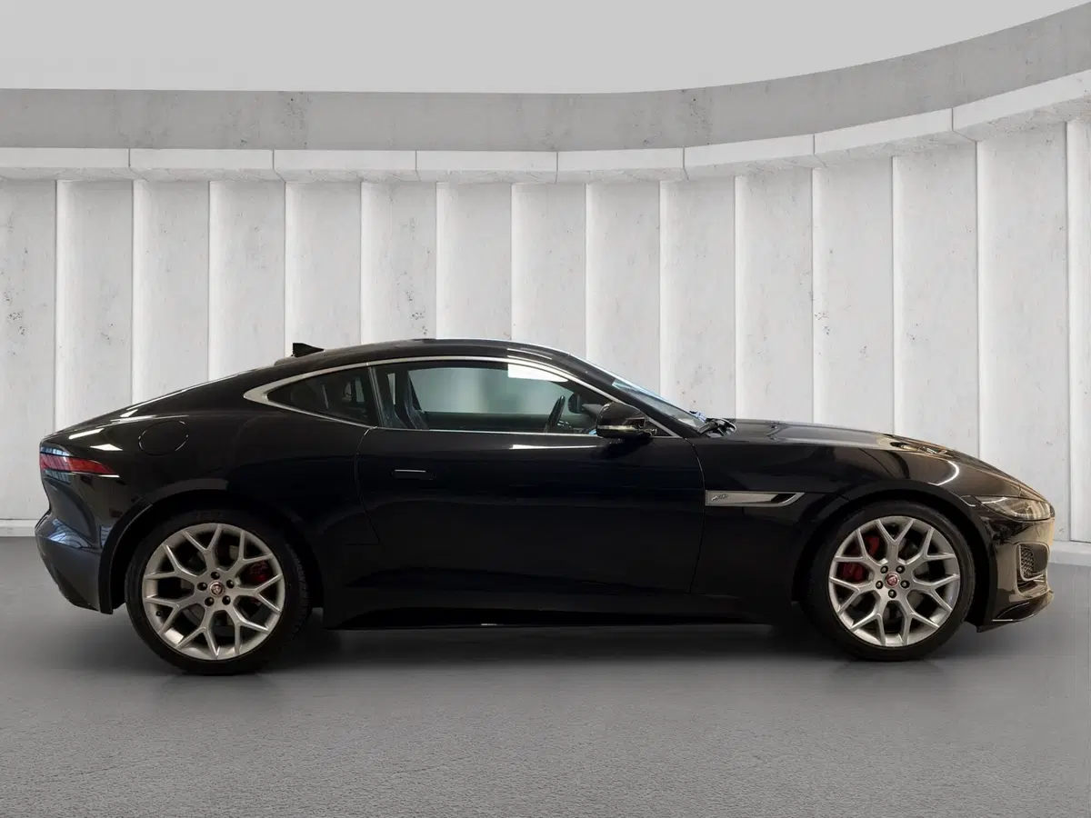 Jaguar F-Type Coupé usata a Milano (6)