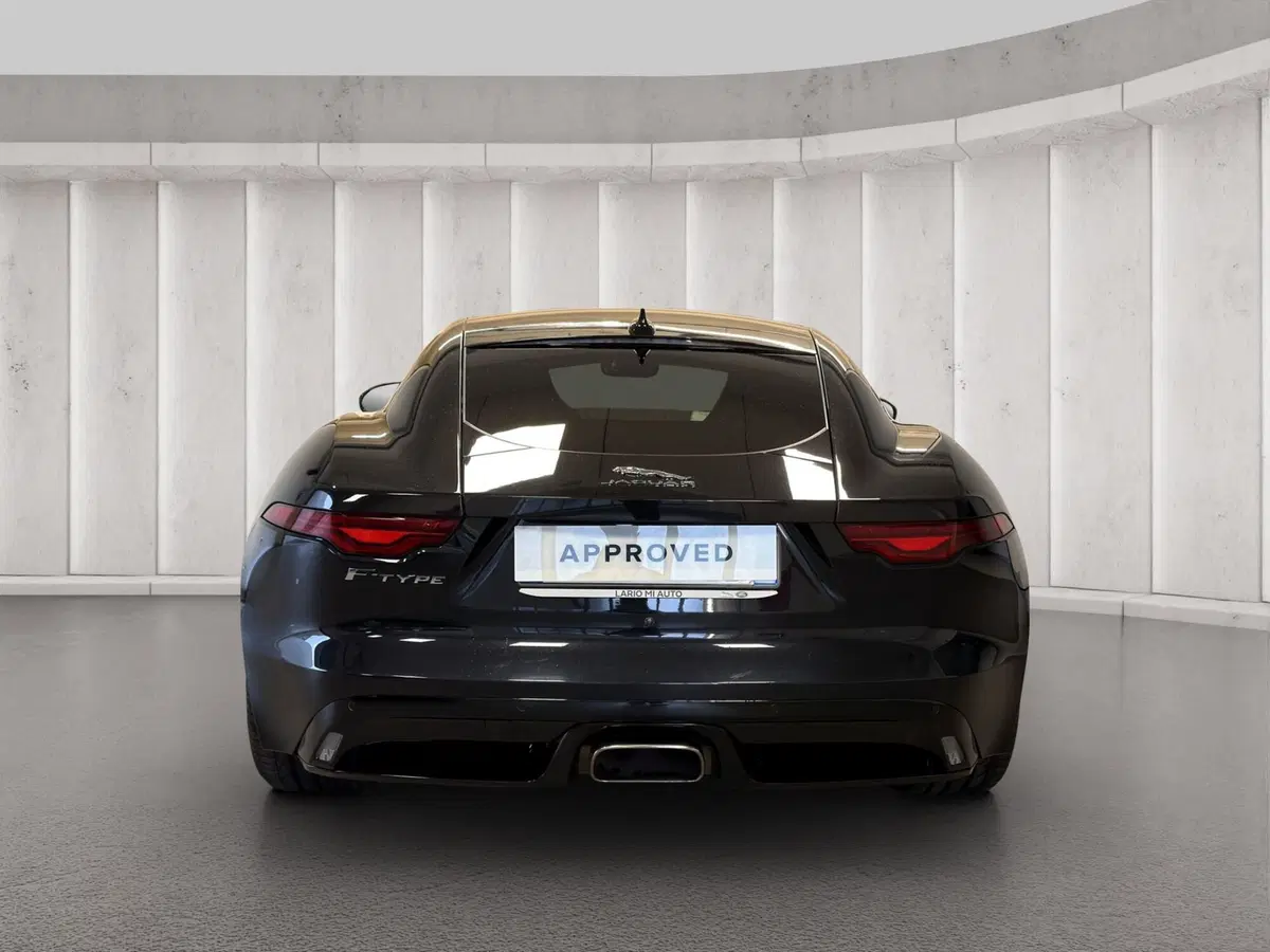 Jaguar F-Type Coupé usata a Milano (7)