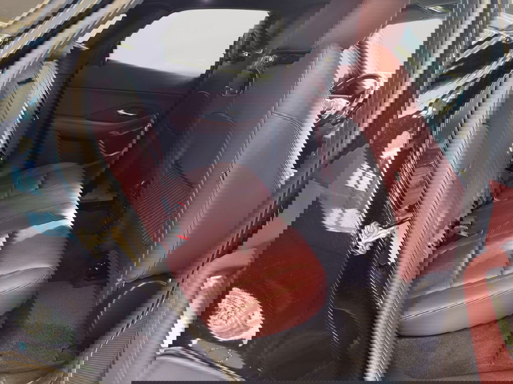 Jaguar E-Pace usata a Latina (5)