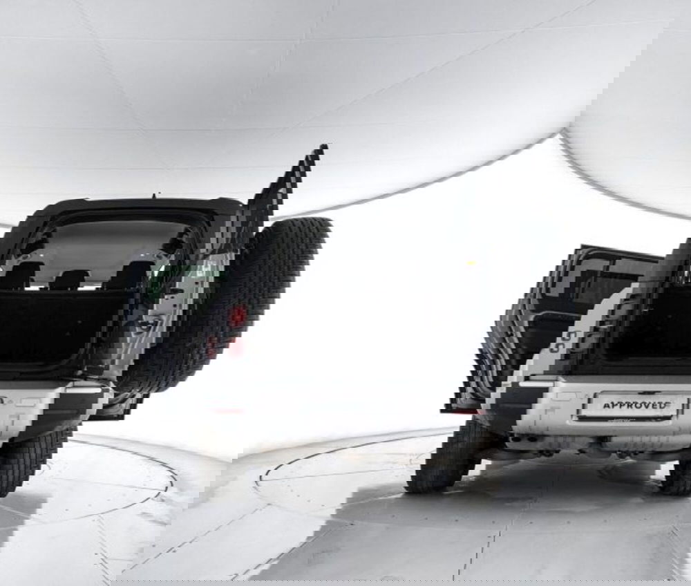 Land Rover Defender usata a Perugia (12)