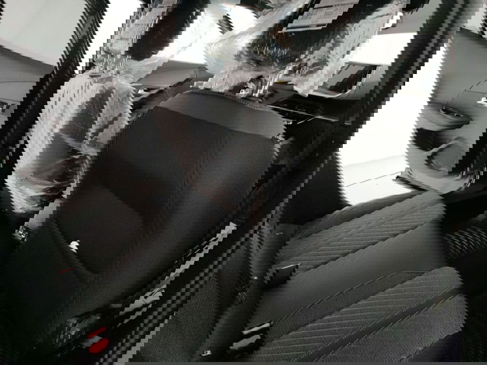 Peugeot 2008 nuova a Caserta (11)