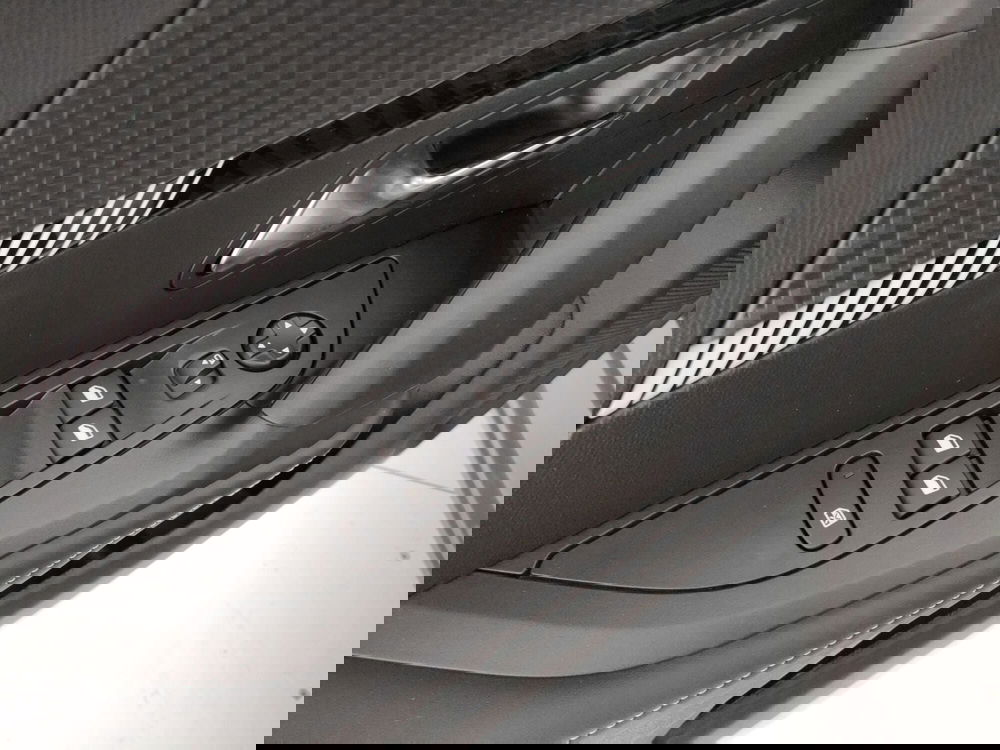 Peugeot 2008 nuova a Caserta (18)