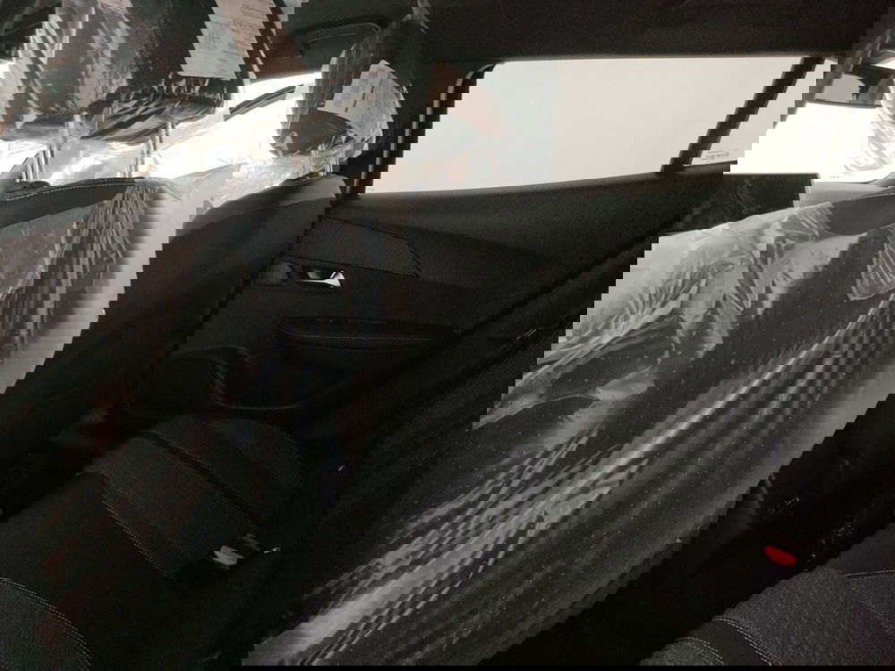 Peugeot 2008 nuova a Caserta (11)