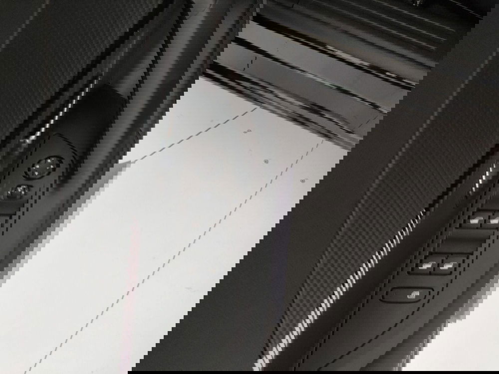 Peugeot 2008 nuova a Caserta (18)