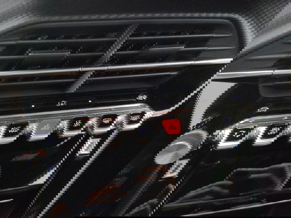 Peugeot 2008 nuova a Caserta (19)