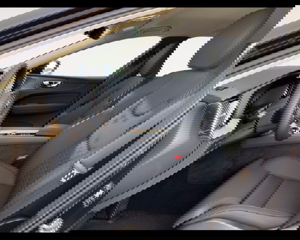 Volvo XC60 nuova a Bologna (12)