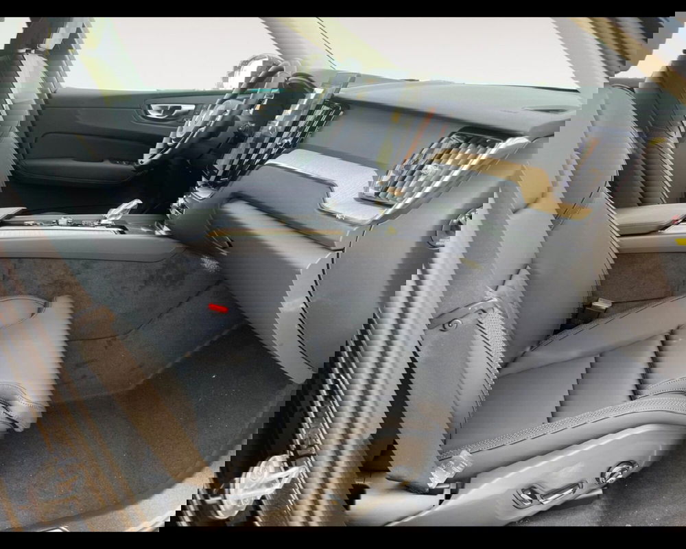Volvo XC60 nuova a Bologna (13)