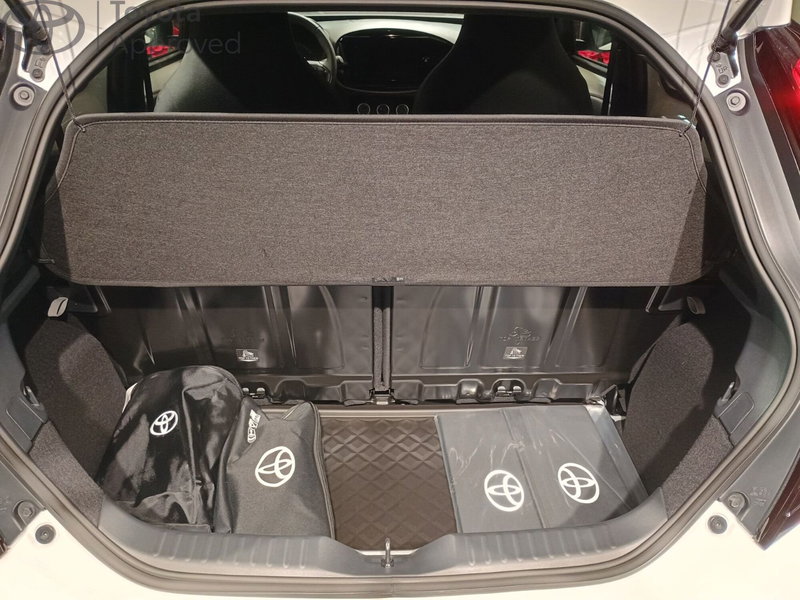 Toyota Aygo X nuova a Reggio Calabria (8)