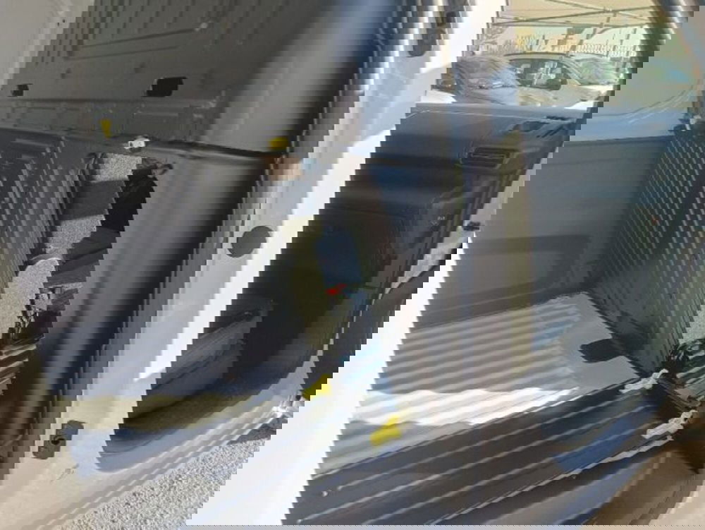 Peugeot Partner Furgone nuova a Brescia (12)