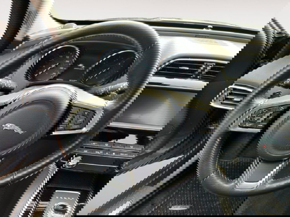 Jaguar XE usata a Verona (10)