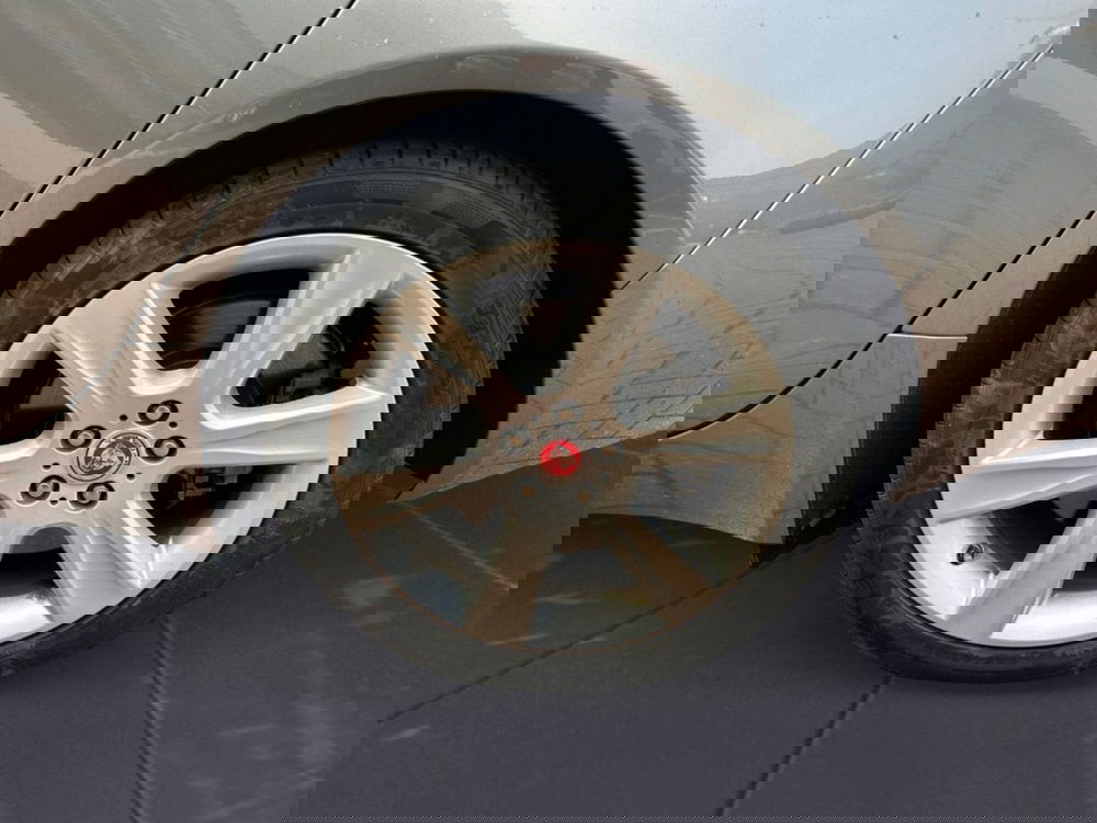 Jaguar XE usata a Verona (7)