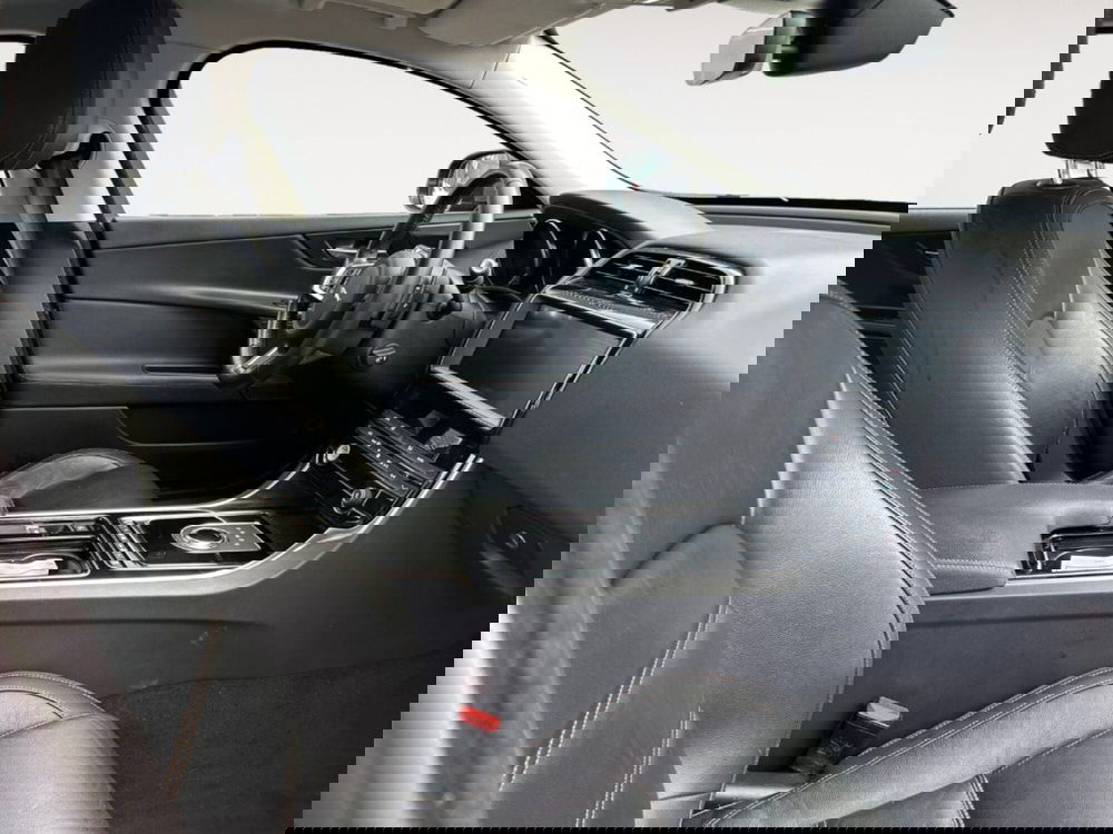 Jaguar XE usata a Verona (8)