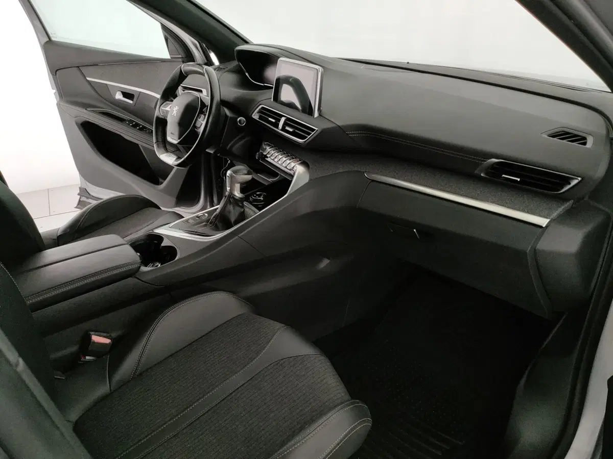 Peugeot 5008 usata a Caserta (18)