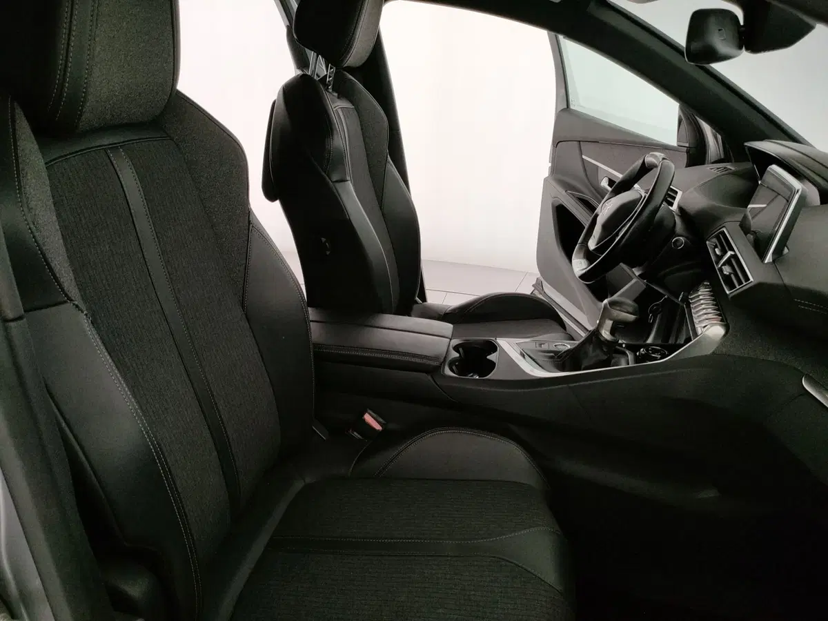 Peugeot 5008 usata a Caserta (19)