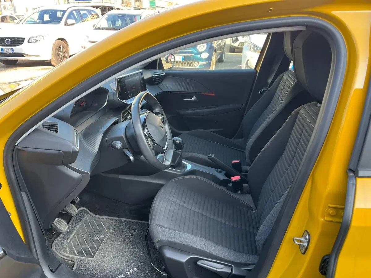 Peugeot 208 usata a Milano (13)
