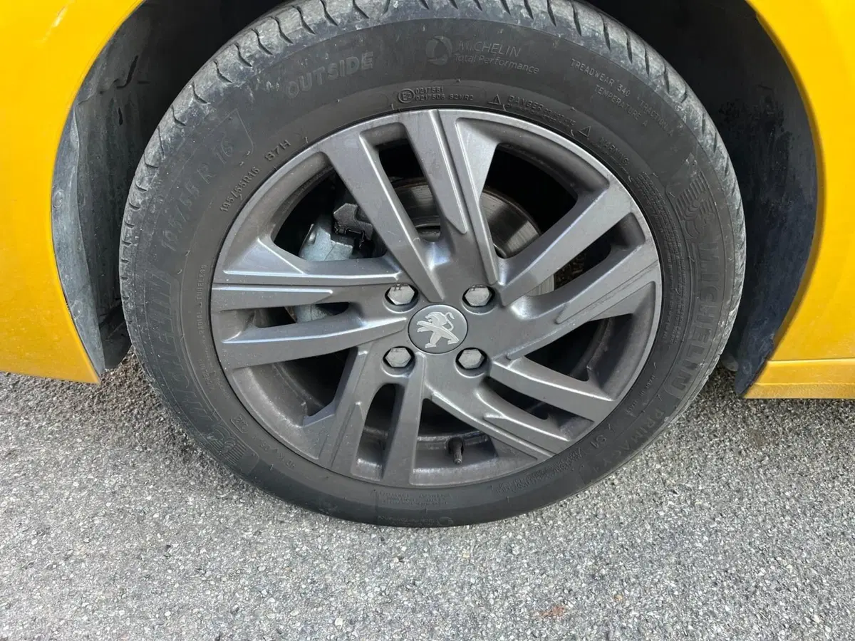 Peugeot 208 usata a Milano (7)