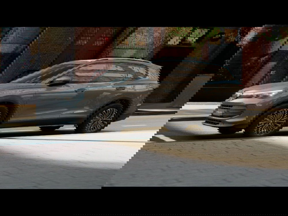 Volkswagen Tiguan nuova a Livorno (2)