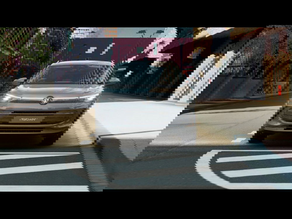 Volkswagen Tiguan nuova a Livorno (5)