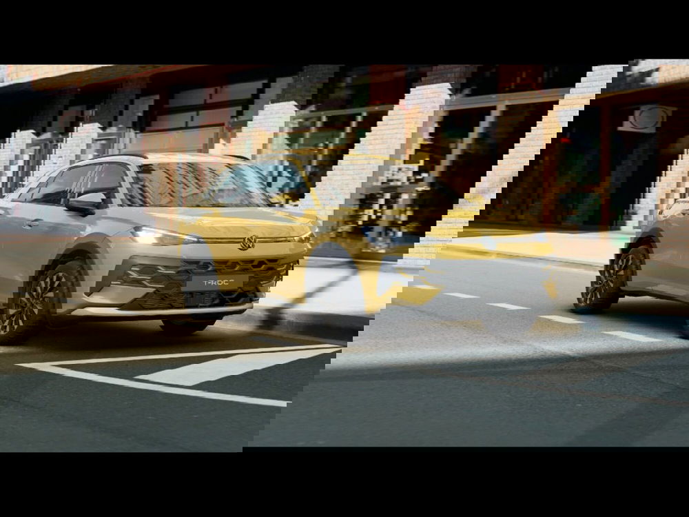 Volkswagen T-Roc nuova a Livorno (4)