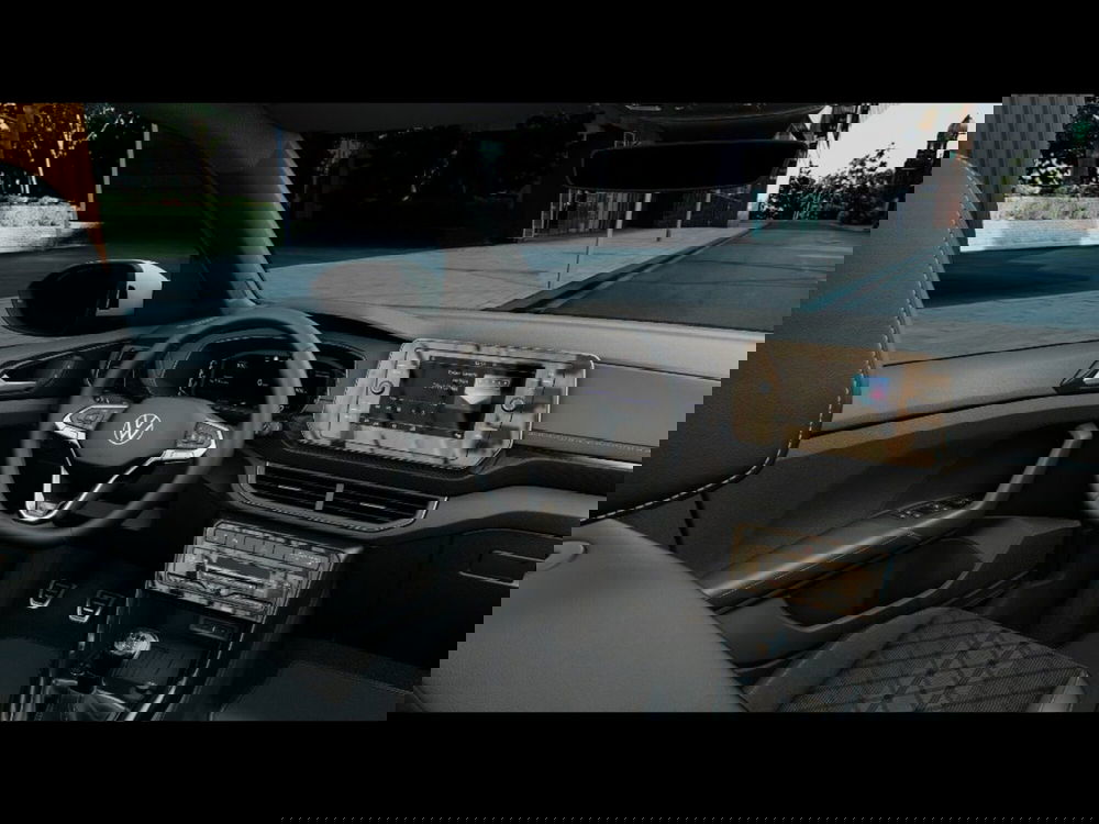 Volkswagen T-Cross nuova a Livorno (7)