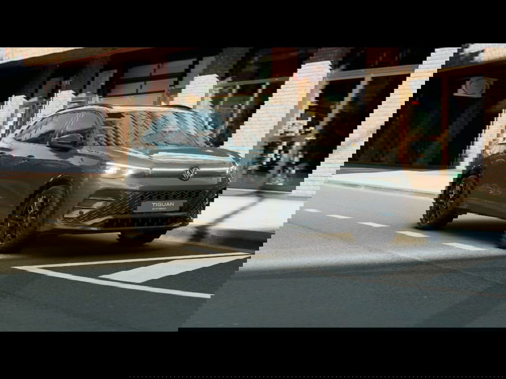 Volkswagen Tiguan nuova a Livorno (4)
