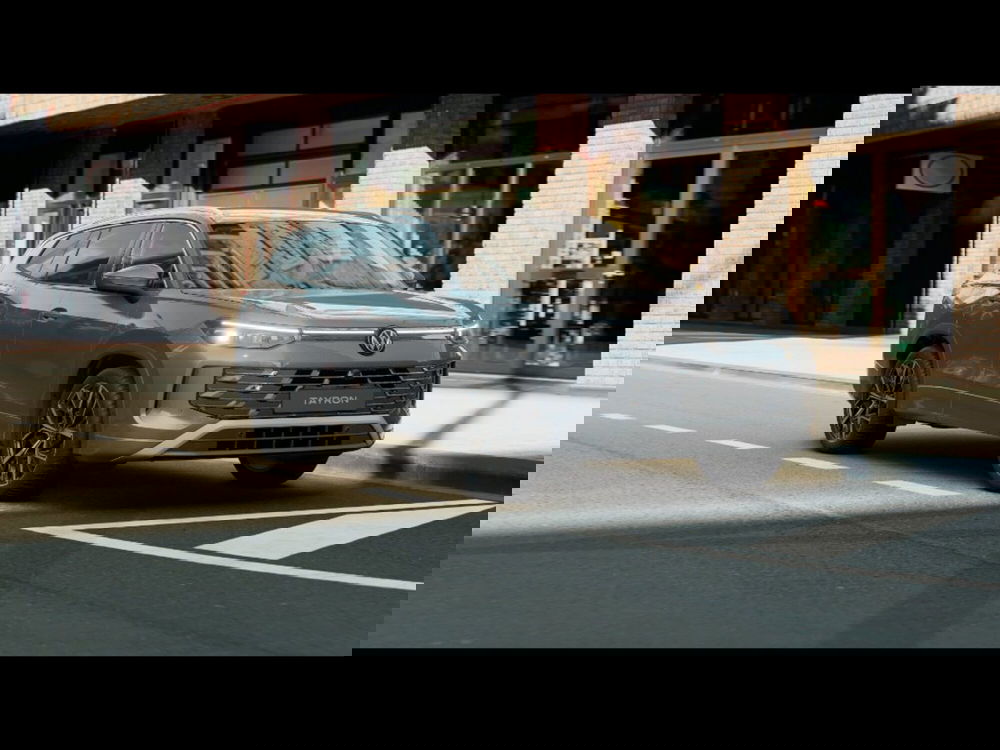 Volkswagen Tayron nuova a Livorno (4)