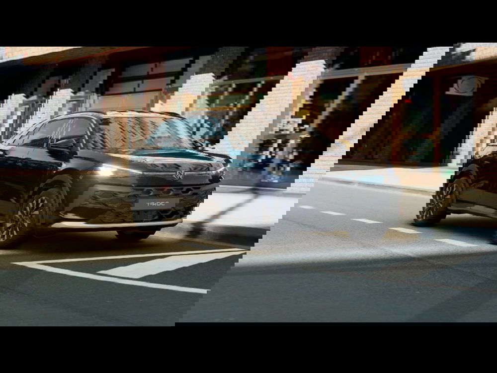 Volkswagen T-Roc nuova a Livorno (4)