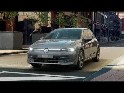 Volkswagen Golf 1.5 tsi ehybrid Life 204cv dsg nuova a Livorno