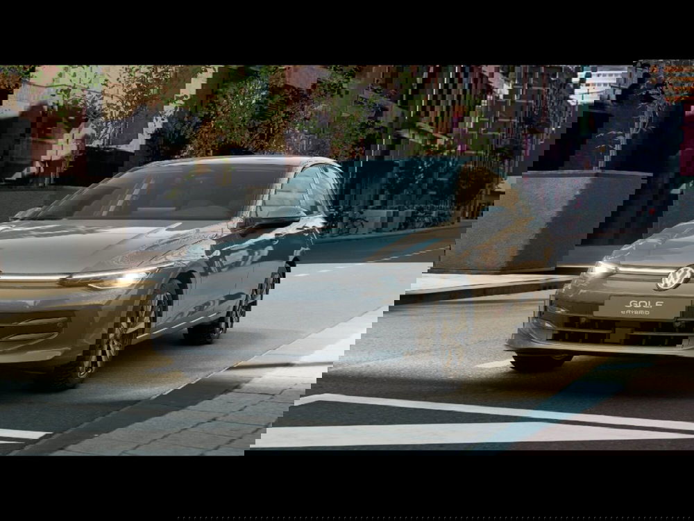 Volkswagen Golf nuova a Livorno