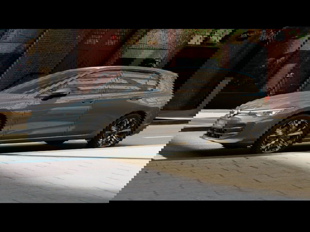 Volkswagen Golf nuova a Livorno (2)