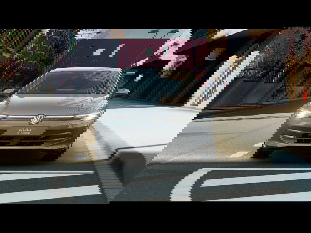 Volkswagen Golf nuova a Livorno (5)