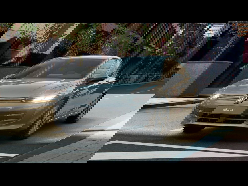 Volkswagen Golf nuova a Livorno