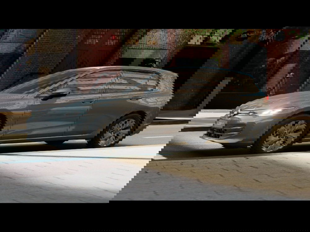 Volkswagen Golf nuova a Livorno (2)