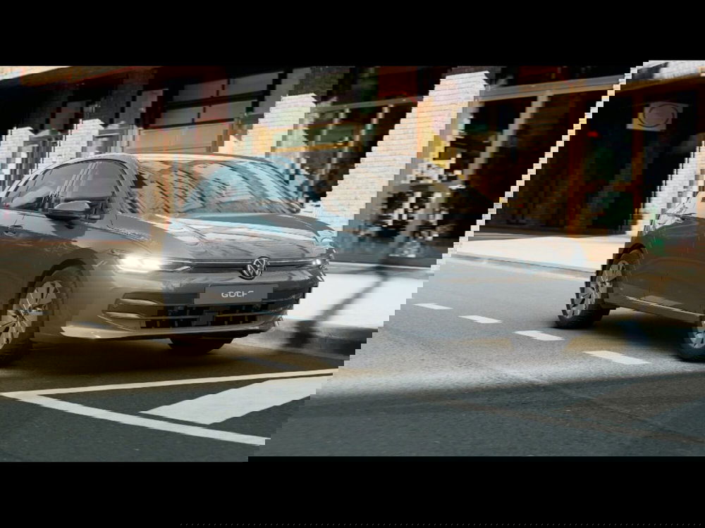 Volkswagen Golf nuova a Livorno (4)