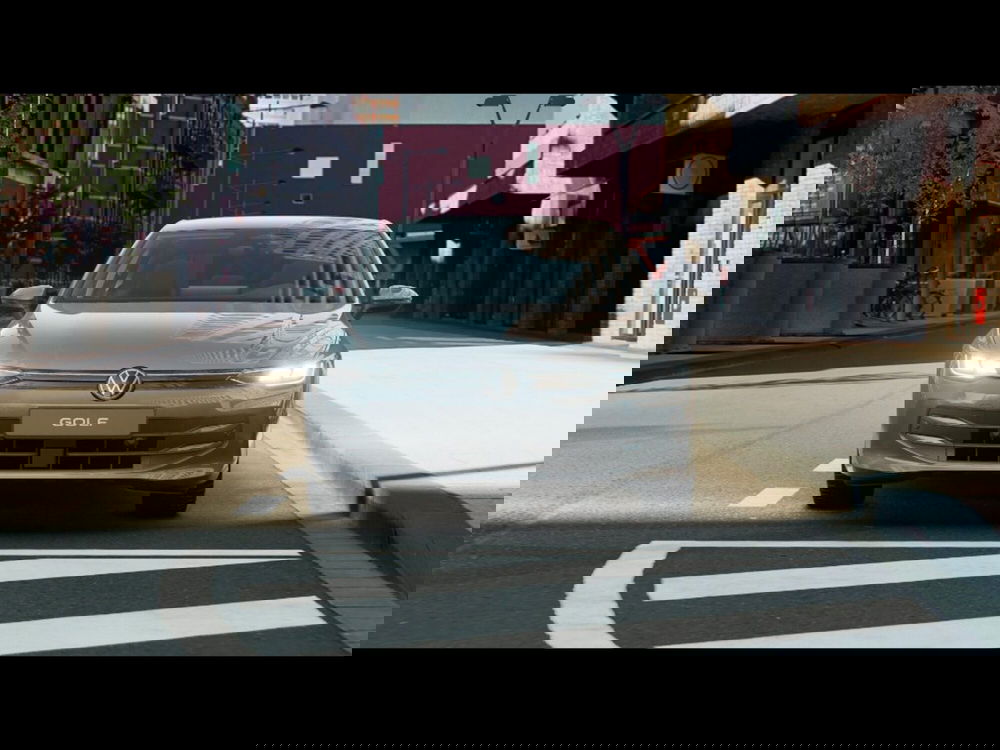 Volkswagen Golf nuova a Livorno (5)