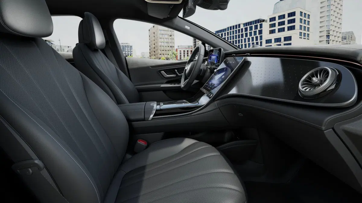 Mercedes-Benz EQE nuova a Milano (7)