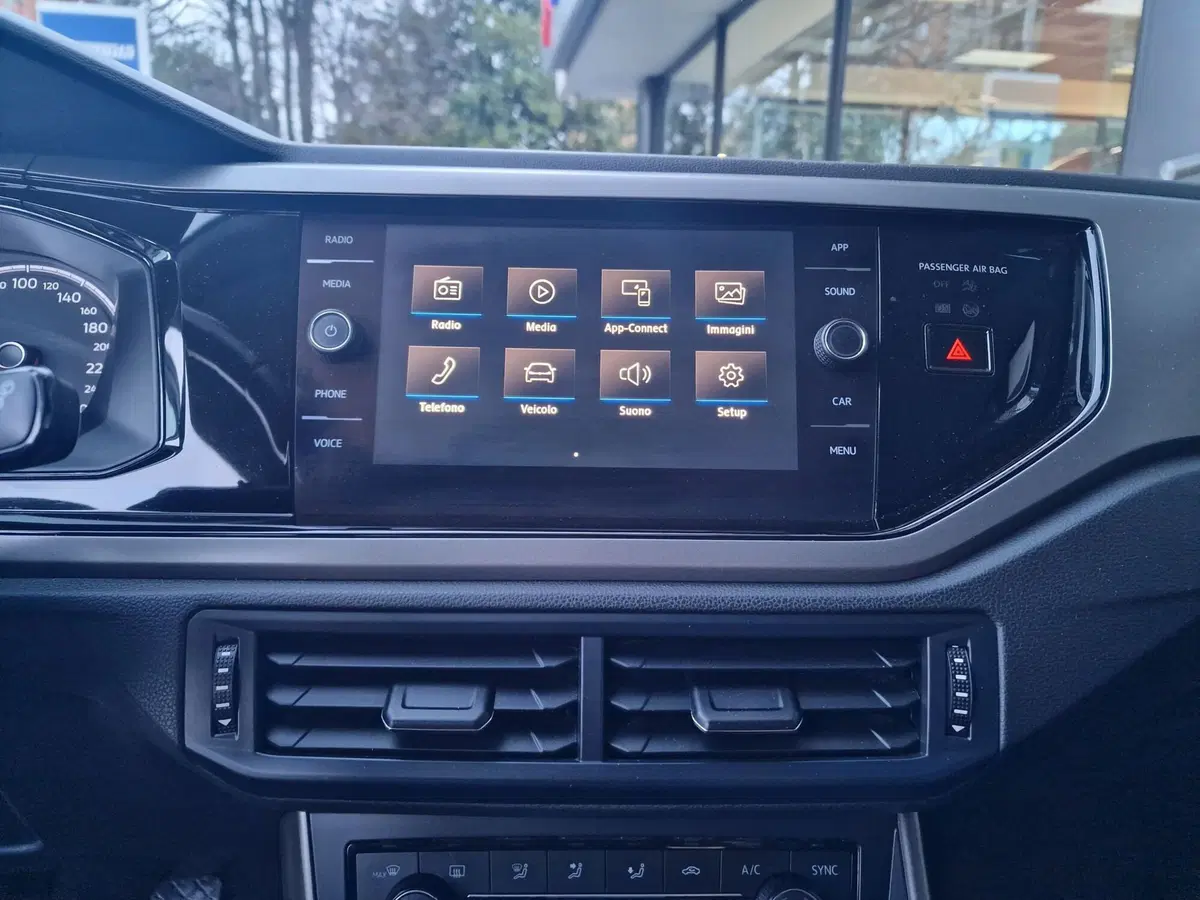Volkswagen Polo usata a Milano (11)