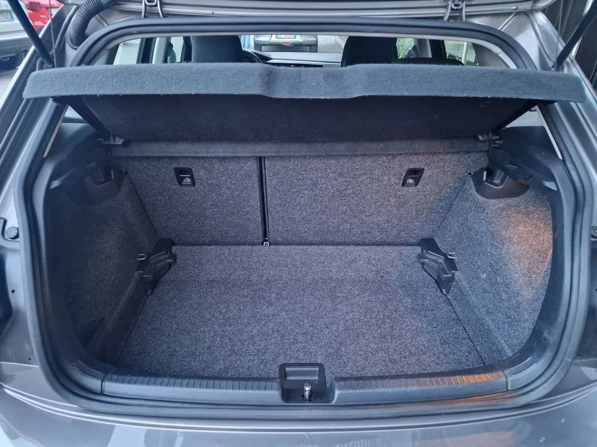 Volkswagen Polo usata a Milano (13)