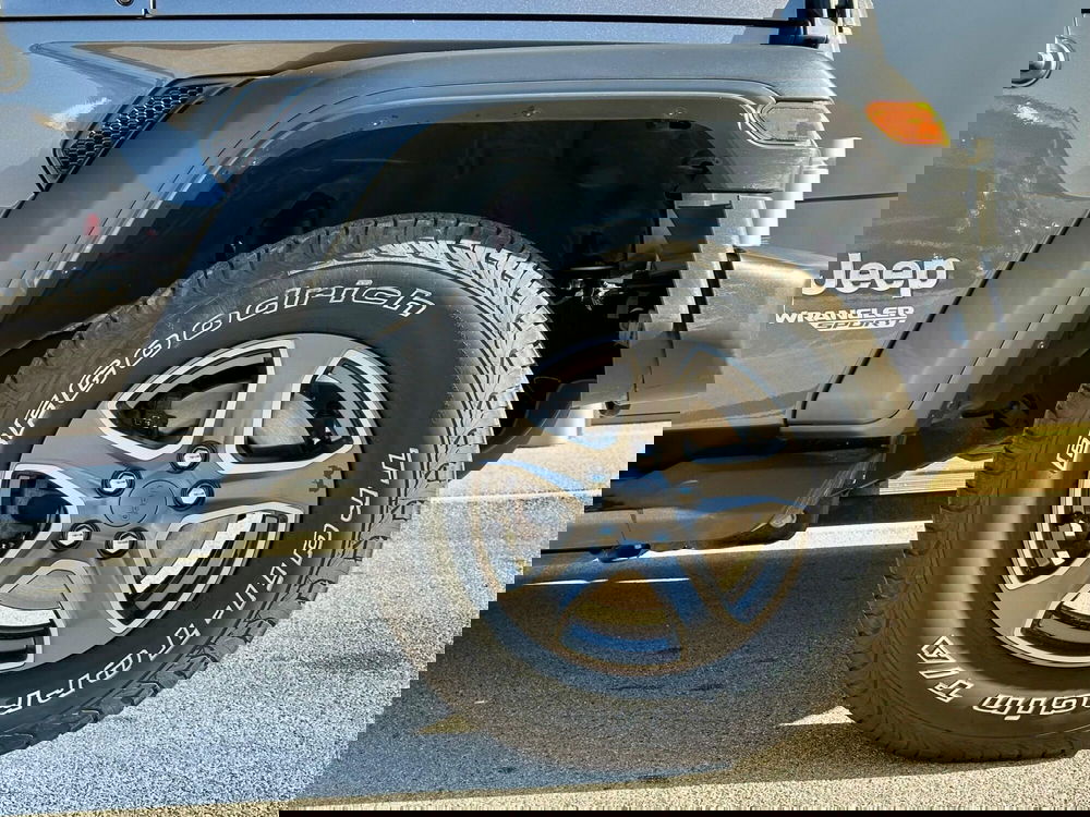 Jeep Wrangler usata a Bari (10)