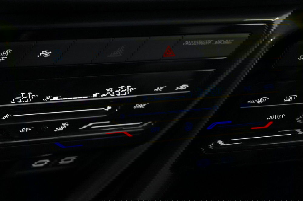 Volkswagen T-Cross usata a Varese (18)