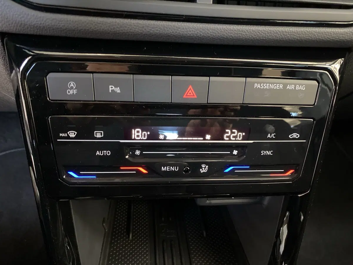Volkswagen T-Cross nuova a Lodi (12)