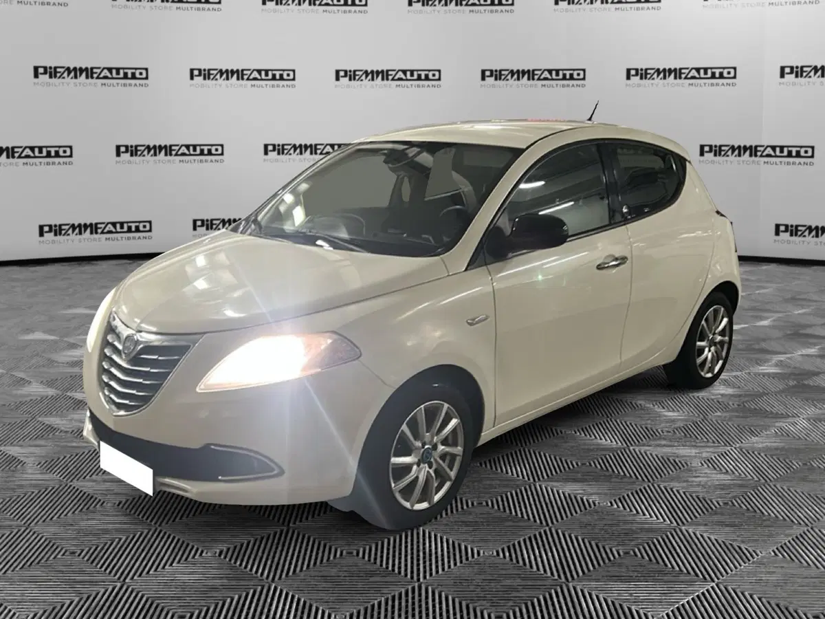 Lancia Ypsilon usata a Piacenza