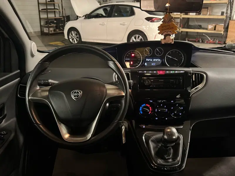 Lancia Ypsilon usata a Piacenza (11)