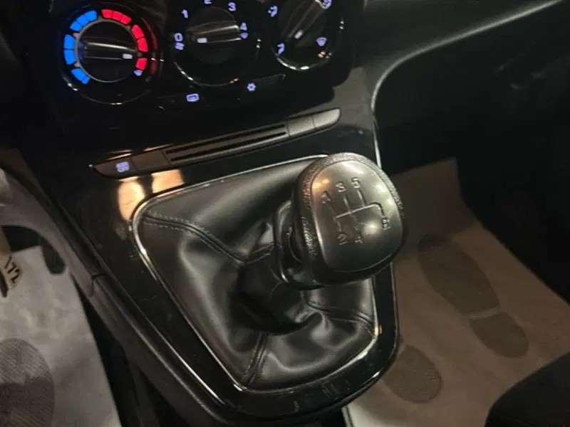 Lancia Ypsilon usata a Piacenza (12)