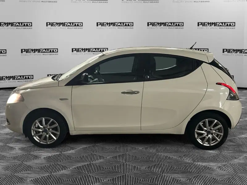 Lancia Ypsilon usata a Piacenza (2)