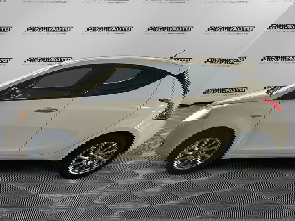 Lancia Ypsilon usata a Piacenza (2)